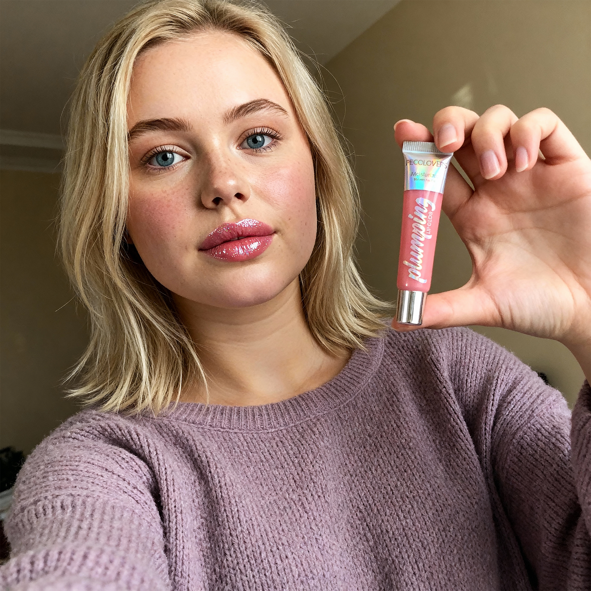 Lip Gloss with Fuller Lip Effect